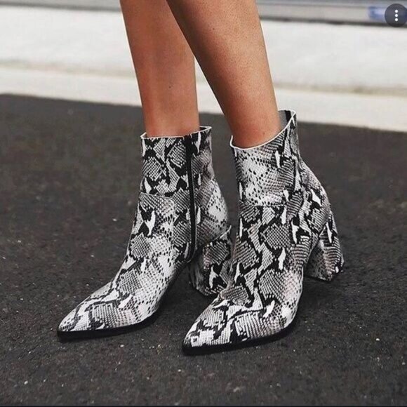 Marc Fisher / Pointed Toe Boot Snake Skin / Size 8 - Picture 1 of 7